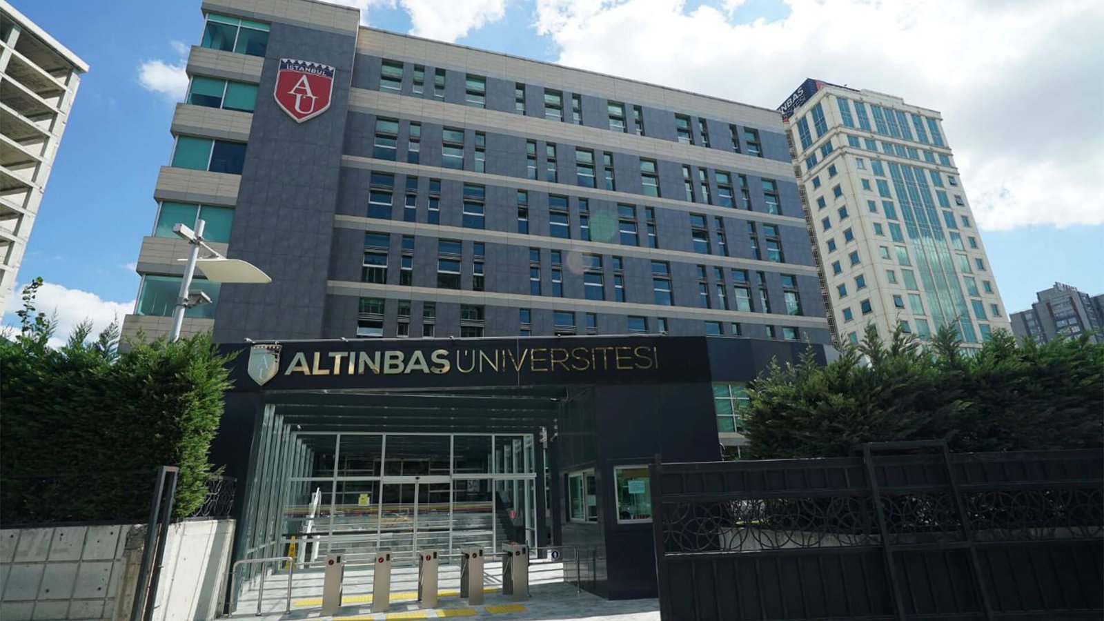 جامعة إسطنبول التن باش